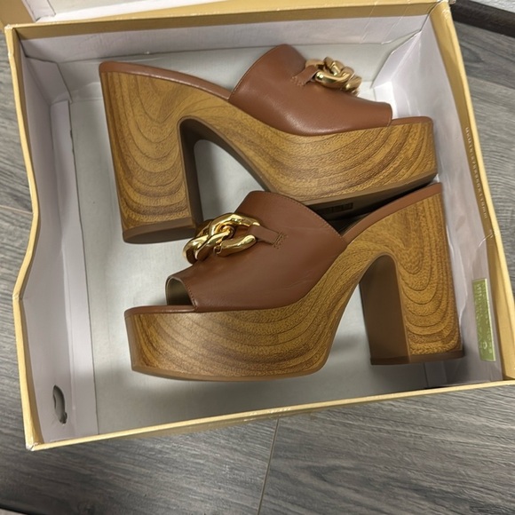 Michael Kors Women's Scarlett Platform Mule Chain Sandals - Picture 2 of 6